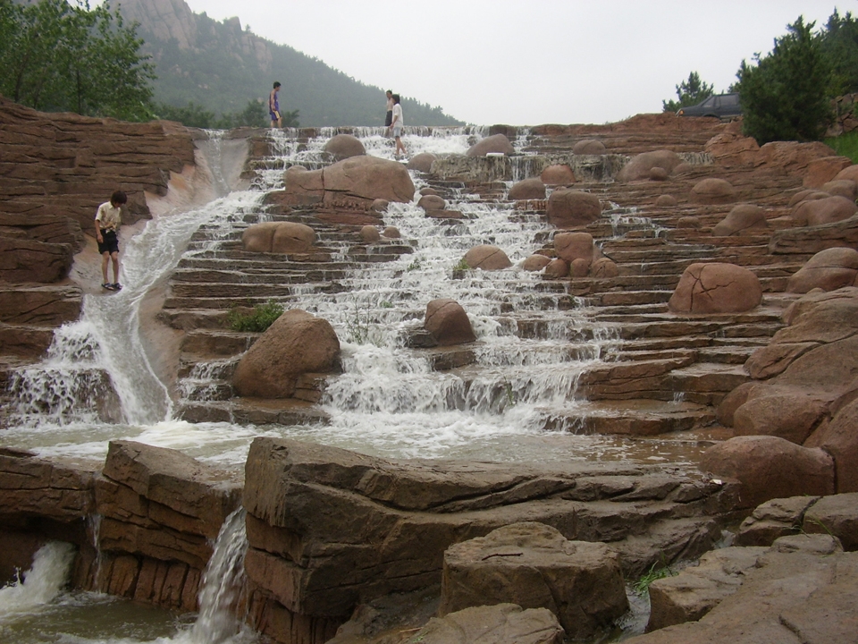 青岛崂山书院（原雨林谷）儿童戏水瀑布